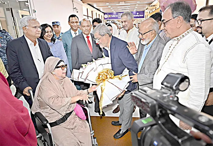 নিশ্চয় তখন মুখ টিপে হাসতেন