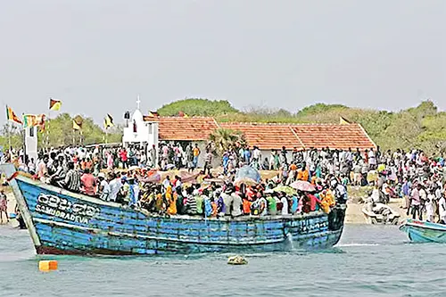 একটি দ্বীপের মালিকানা নিয়ে ভারতে রাজনৈতিক উত্তেজনা ক্রমশ বাড়ছে